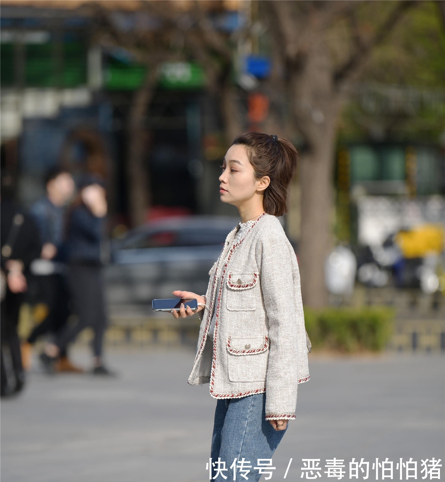  『美女』穿“无痕裤”的美女显得身材高挑纤细,轻松穿出潮范,精致时尚