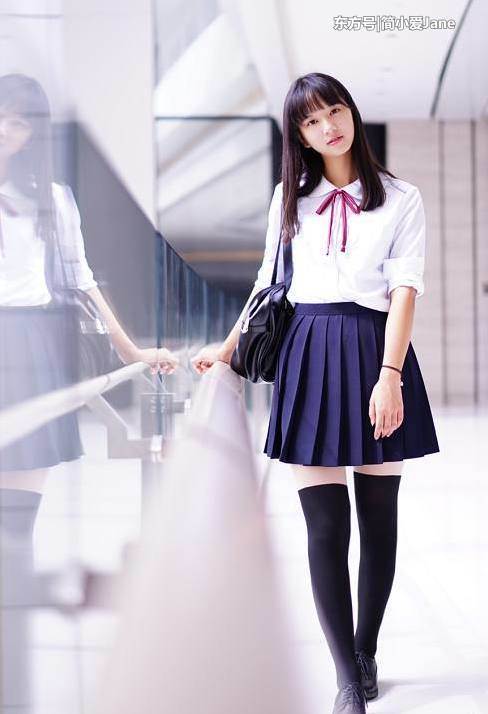 能把“JK”穿上街的美女，勇气也是很大的