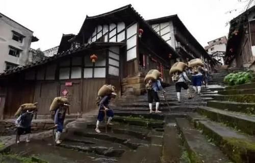 西沱古镇，一条古道“通天梯”上的居民，一条古道串起千年乡愁