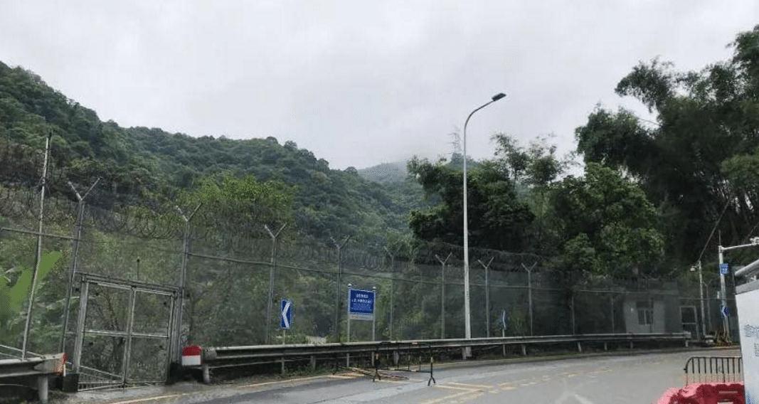  深圳：深圳在香港有一块“飞地”，住着几户人家的小村子