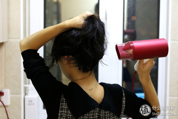 MI 小米生态链素士电吹风，靓丽极简机身，双通道负离子57度恒温输出