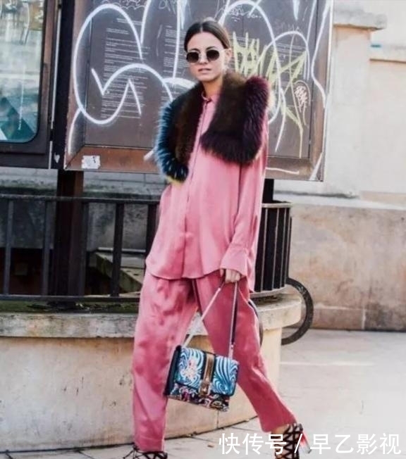 『成熟女性』2020流行色“公主粉”上线,时髦显白又高级,早穿早美!