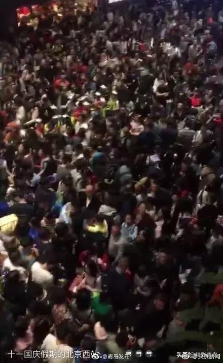 你堵哪了?高速成停车场,隧道口寸步难行!有人哀嚎:尿不湿忘带了