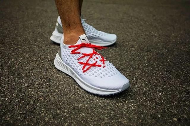 论上脚回头率和可玩性，这双新鞋我给 100 分！