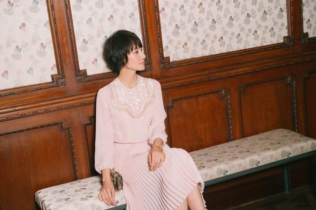 袁泉撞上吕燕，气场全开高级感更胜一筹，网友:大长腿太吸晴