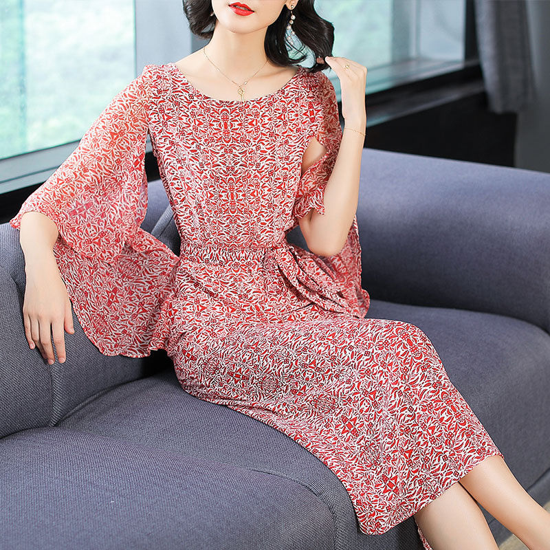 人再漂亮,也别乱穿衣,瞧下面女人穿法,洋气超美嫩