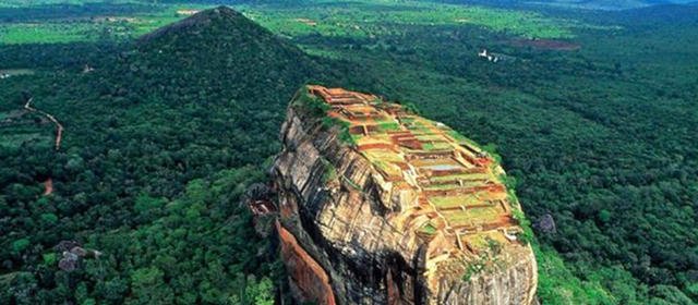 世界上一座古老的宫殿建立在200米高空,埋藏在森林里!