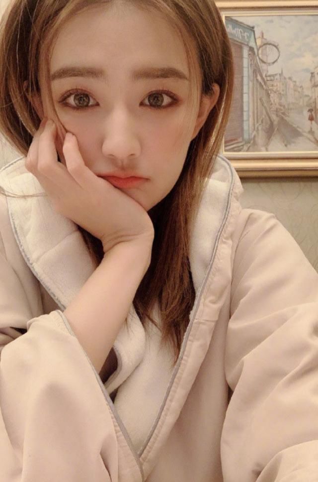 「青春活力」都说脸方的徐璐会很胖，可看到穿短装的她，女生却贼酸