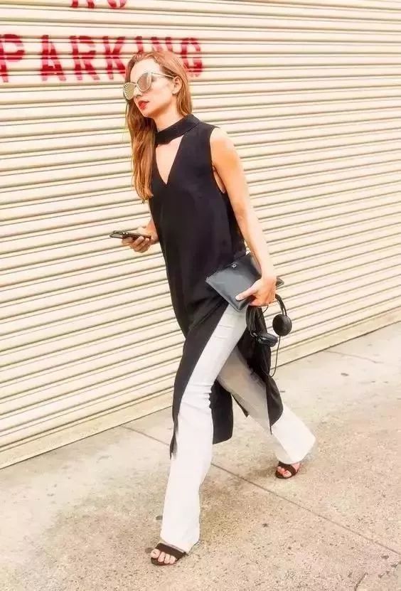 明星们的最新时尚，裙子搭裤子，你觉得好看吗？