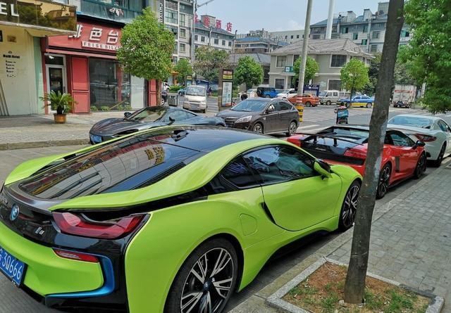  中国：中国豪车密度最高的城市，宝马车满大街，堪比迪拜！并非