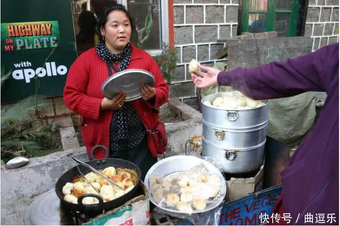 中国人在印度“卖包子”，印度人这样对待他们？网友：都发财了吧