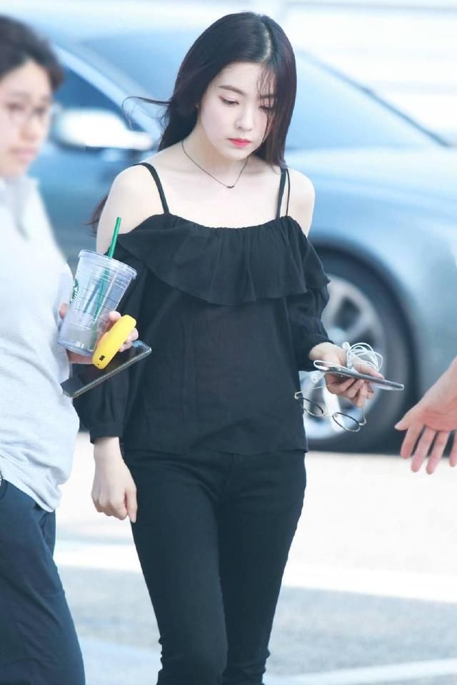 韩国女团舞台服到底能有多短，泫雅只到大腿根，网友：这是泳裤吧