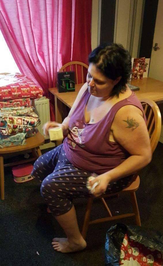 英国女子辛苦减掉150斤, 减肥后的效果却让她后悔不已