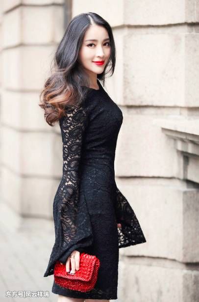 甘婷婷穿着大胆而前卫，网友:从不吝惜自身的美