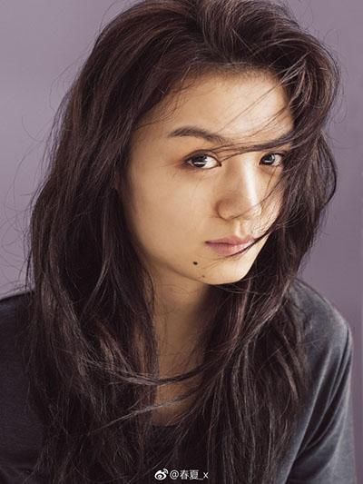 奶茶妹妹章泽天不惧路人镜头 !网友:原来素颜还可以这么美!