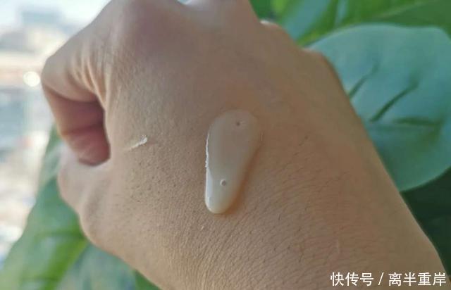  『抑制黑色』女人过了30岁，哪些美白精华值得入手？