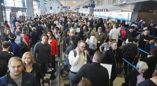 老外眼中最危险的国家，走在街上随时可能“被崩”，国人却争着去