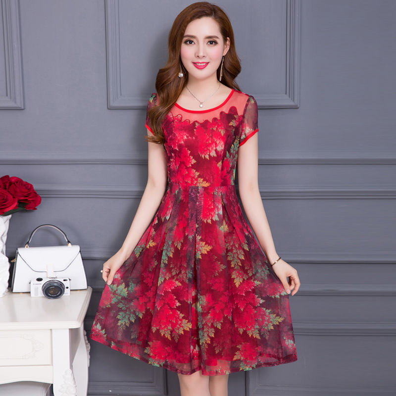 腰粗屁股大女人，更要穿裙，多穿这样的连衣裙，遮肉修身又优雅