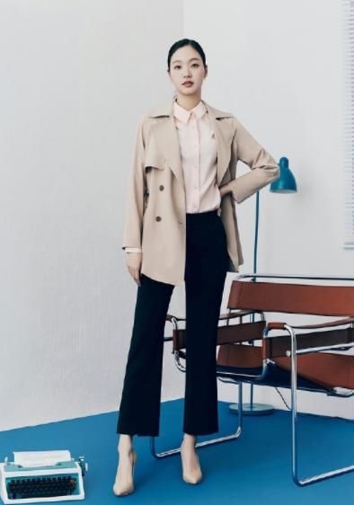  衬衫■金高银总算高姿态，新发型黑发髻好整洁，岗位西服又美又飒