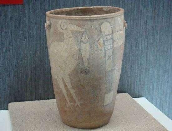 河南村民挖出13个“骨灰缸”，专家：是“瓮棺葬具”，一级国宝