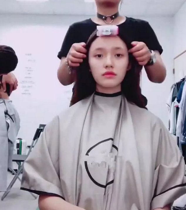 林允剪完刘海大变样，网友:果然女生有刘海好看，明星也不例外!