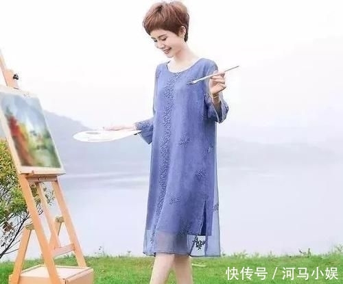 『中年』女人到了中年，尽量少穿黑灰色，试试这4个颜色，优雅大方显气质