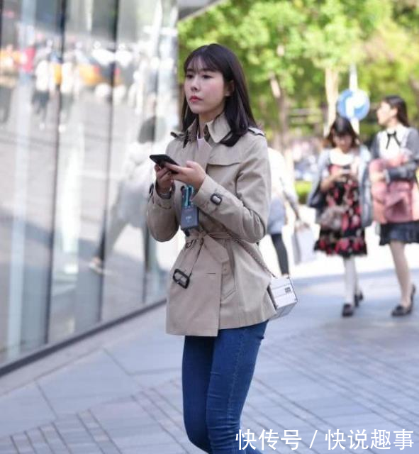 『善于』街拍穿搭:做一个善于倾听的伴侣,这是给对方最温柔的关注!