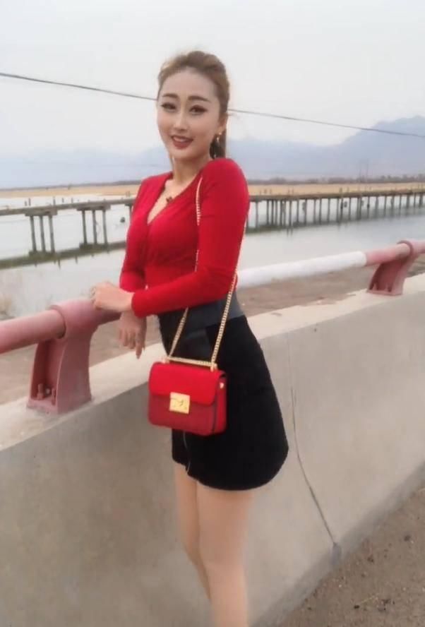 都市|成熟又有韵味的模样,走在大街上有一种都市丽人气质