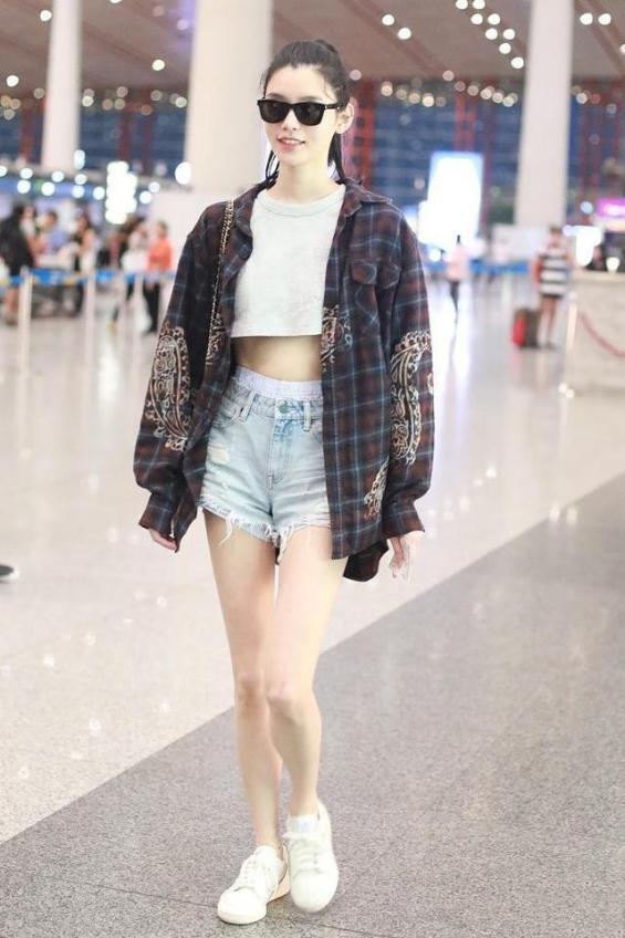 当182张梓琳和178奚梦瑶同穿短裤，网友：长相比身材更重要