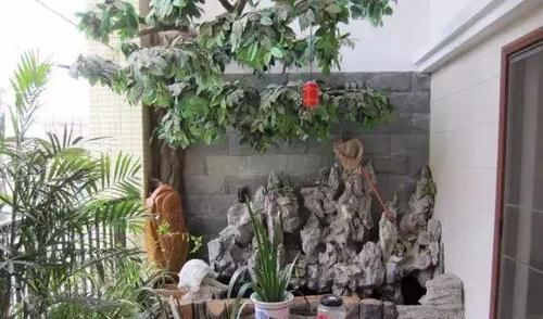  「人喜欢养」在阳台上砌一个鱼池，可拉风了，让外人一看就觉得你是个土豪！