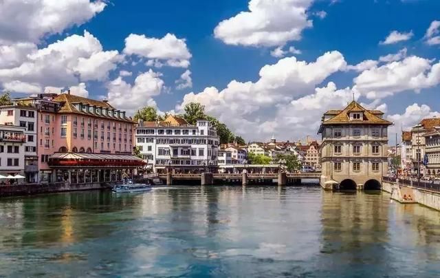 阿尔卑斯冰原列车，踏上瑞士最美风景之旅