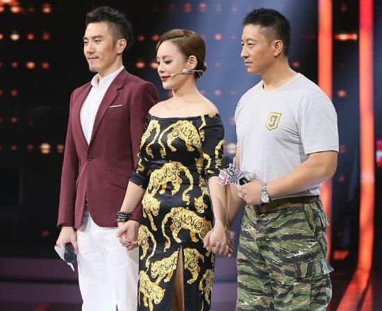 宁静真是瘦了很多，穿上紧身裙，一点赘肉都没有!