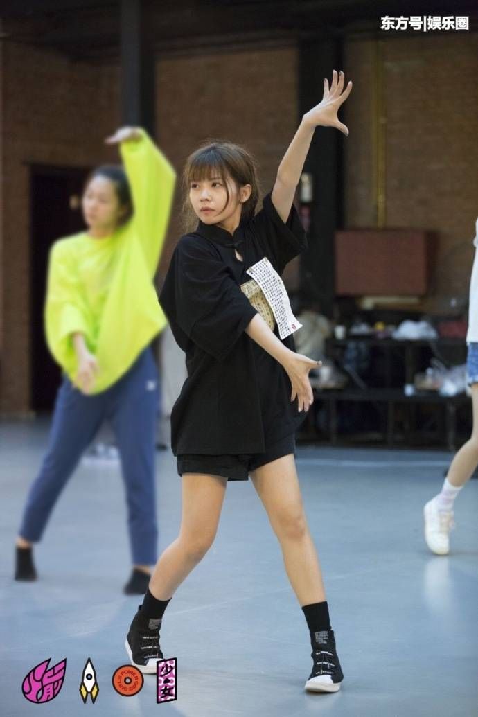 火箭少女官博更新，晒出火箭少女练舞照，疑似辟谣解散传言?