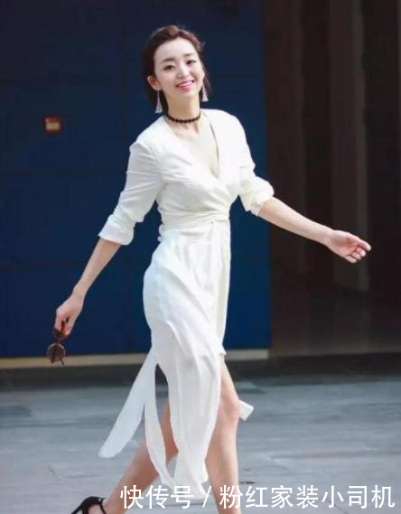 小姐姐走在街头，吸引了不少异性的眼光，她自己却毫无察觉！