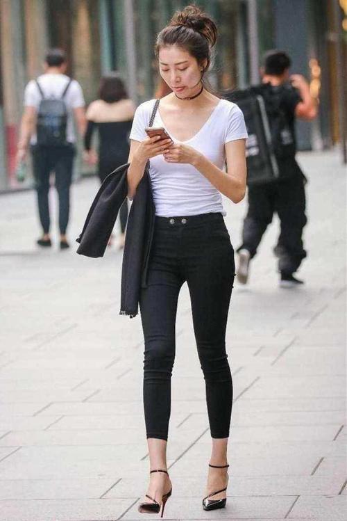 饱满又精致的包臀裙小姐姐秀出别具一格的美丽，彰显洒脱姿态！