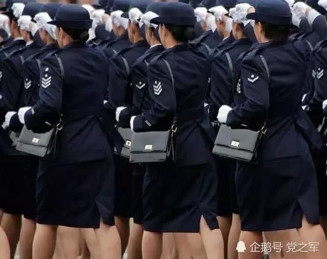 世界最性感裙子最短军装的女兵，你们知道是哪国吗？相当的亮眼！