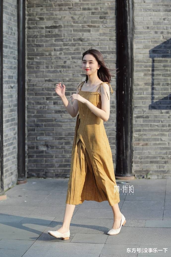路人街拍：懂穿搭的小姐姐，不管年龄多大，都很有少女感！
