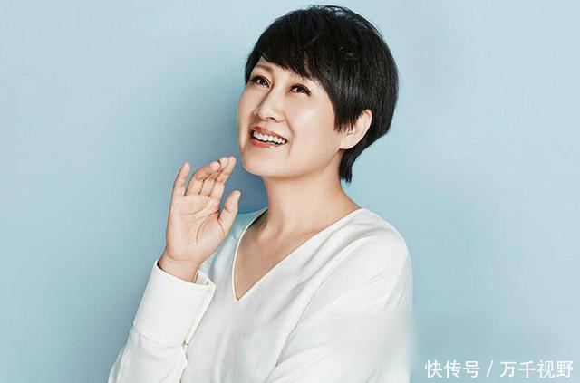 47岁的闫妮和55岁的张凯丽同穿短裤，哪位的穿搭你更喜欢呢？