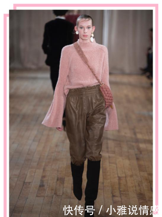 「搭配任何」“大敞领”没市场了,今年“高口领”正流行,春天穿着挺舒适