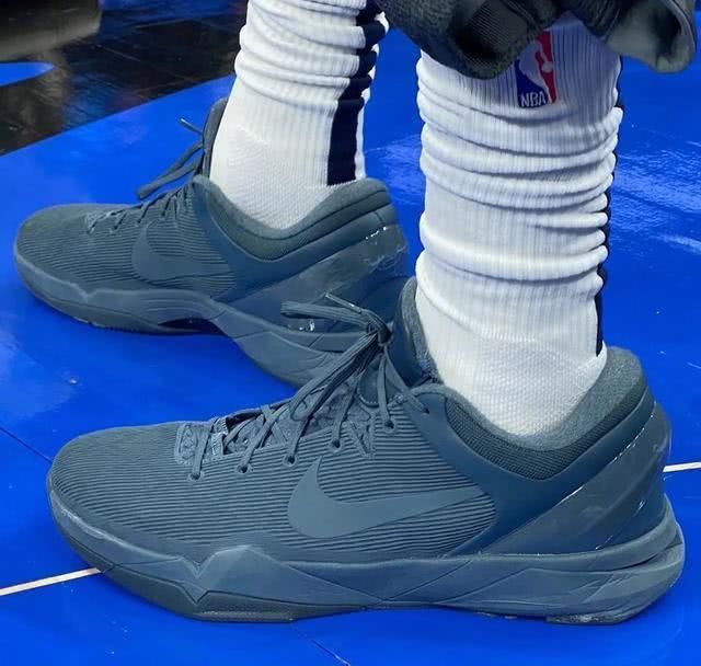  战靴@NBA球员上脚：亚历山大的球鞋，很多科比战靴和倒勾！