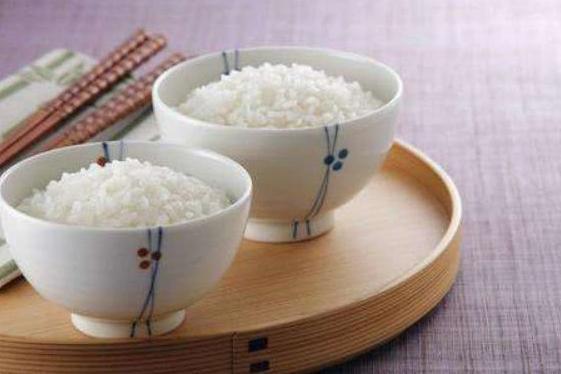 女性减肥时,选“米饭”还是“面条”?有的人选错了,难怪不见瘦