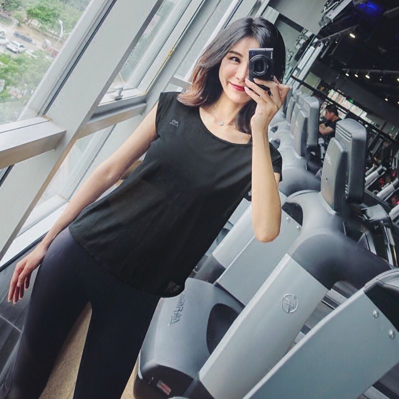 健身房小姐姐胆子真大!穿这些“紧身装”，前凸后翘风情万种
