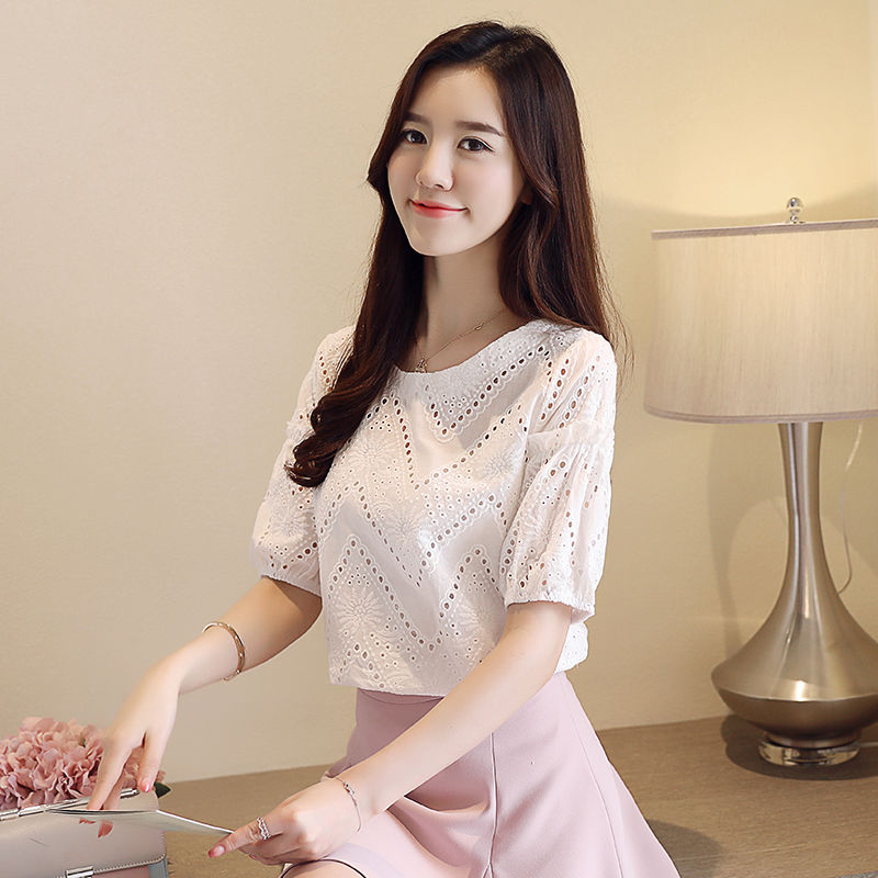 1米55的老婆把高跟鞋扔了，穿这几款韩版女装，搭A字裙特显高