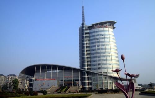  美誉■湖南省除了长沙，就数它最有钱，素有“小南京”的美誉，