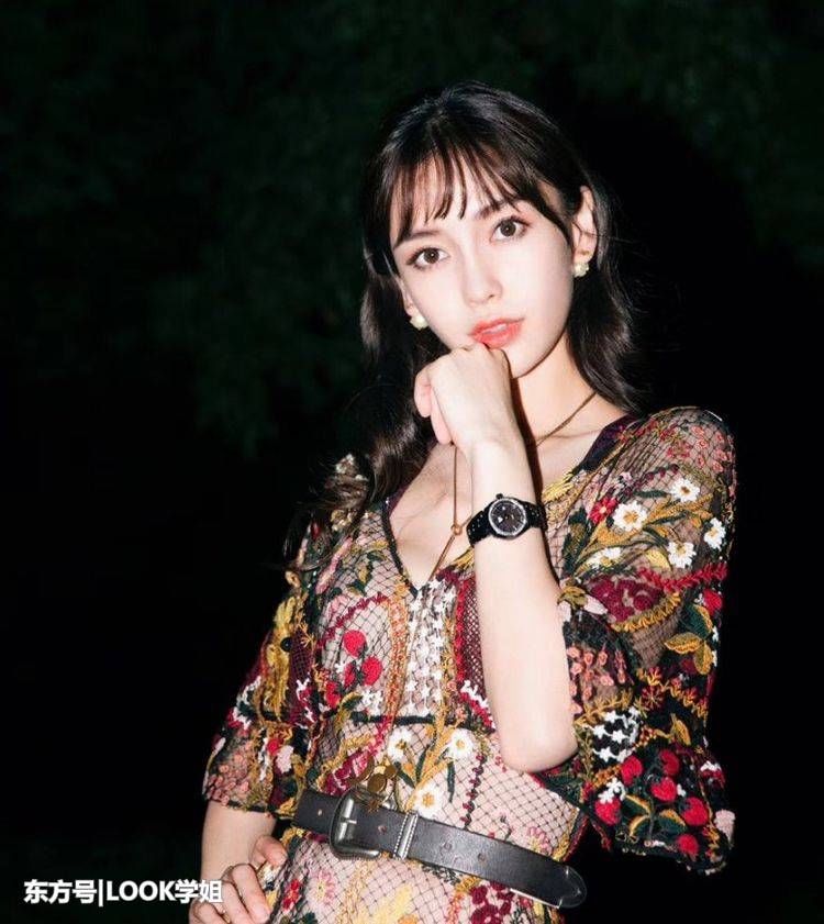 杨颖越来越有女人味了，镂空裙惊艳全场，网友:原来身材这么好