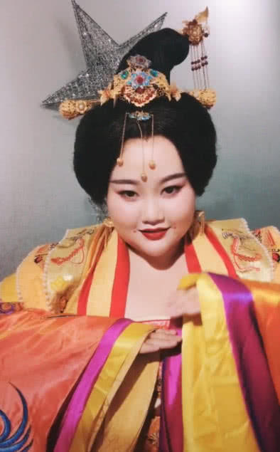 肥宅的化妆前后对比照，瞬间变女王，美到爆炸，网友：胖子逆袭？