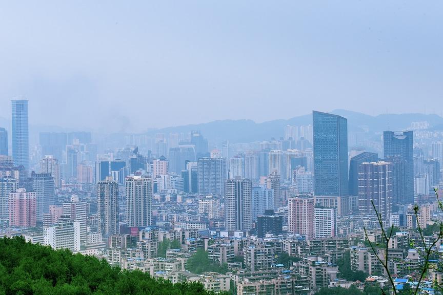 贵州老大贵阳，跟四川城市比较可排名多少？