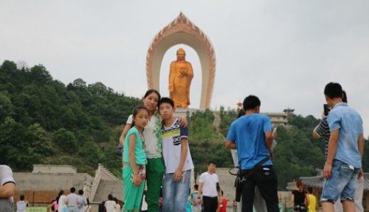 全球最高的金佛，耗资10亿用48公斤黄金铸造，在中国这个地方