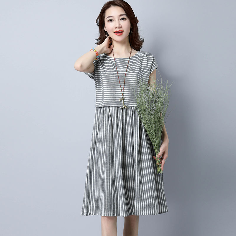 小姨嫌我穿打底裤太显胖，看完她的打扮，我愣住了