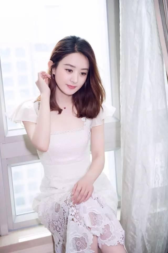 佟丽娅赵丽颖齐齐剪短发，你要玩一下吗?